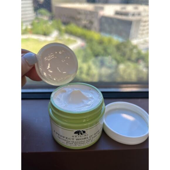 A Perfect World SPF 40 Age-Defense Moisturizer with White Tea - Picture 2 of 4